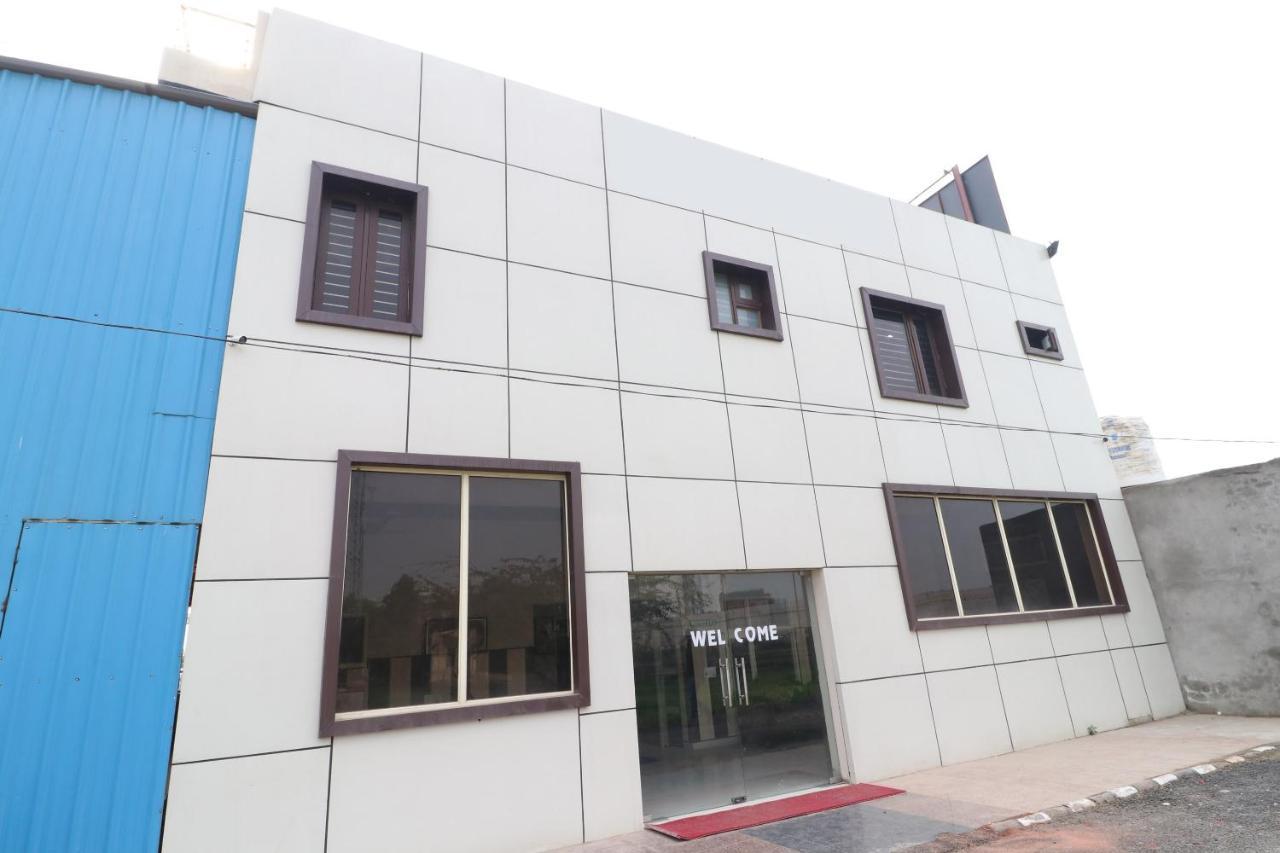 Oyo 28338 New Life Banur Exterior foto